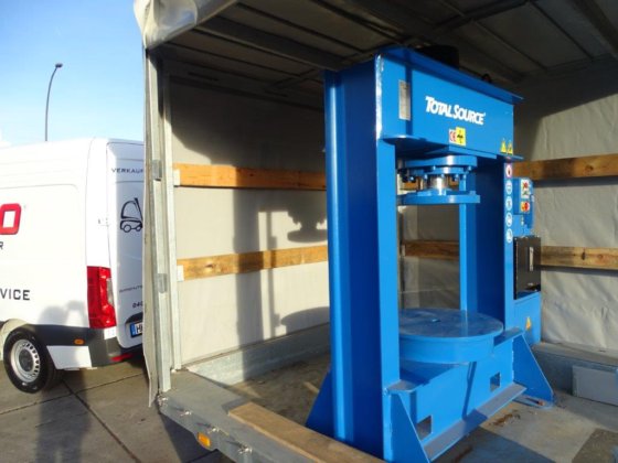 2023 移动全轮胎压入机 卡车