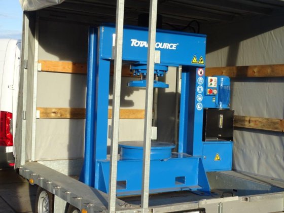 2023 移动全轮胎压入机 卡车