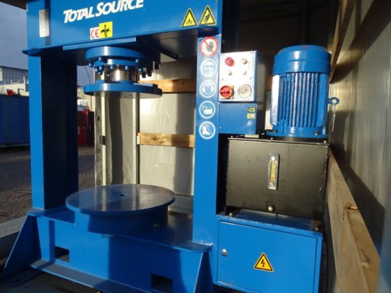 2023 移动全轮胎压入机 卡车