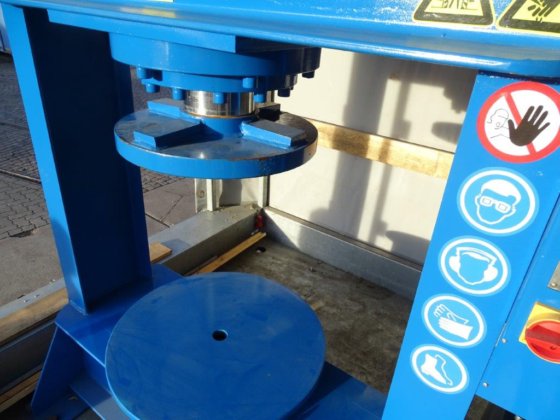 2023 移动全轮胎压入机 卡车