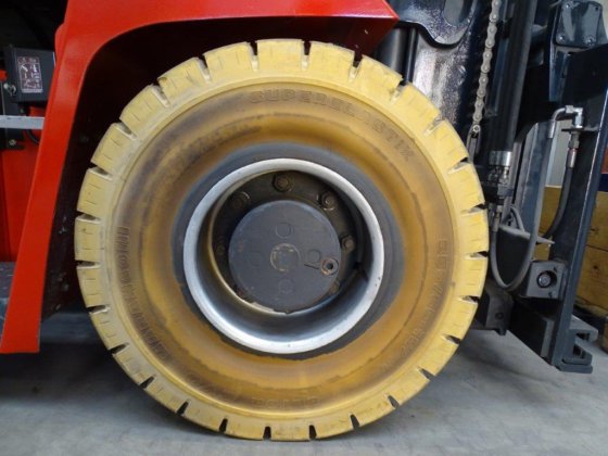 2013 款卡尔玛 ECF70-6 - 全新电池电动四轮叉车