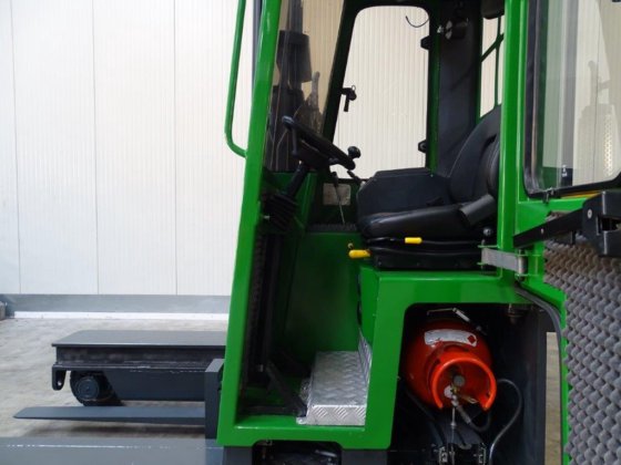 2008 年 Combilift C3000 四向侧装机