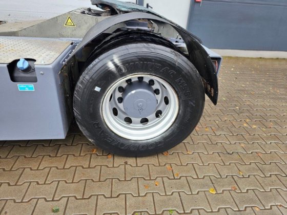 2013年特伯格YT182码头牵引车