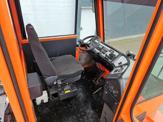 2013年特伯格YT182码头牵引车