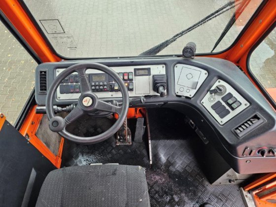 2013年特伯格YT182码头牵引车