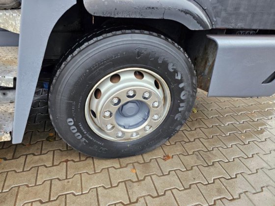 2013年特伯格YT182码头牵引车