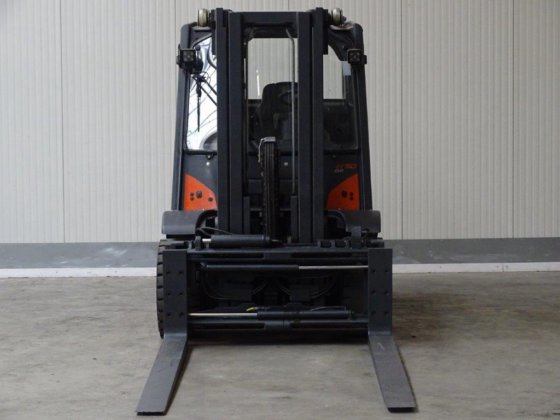 2015年林德H50D-02集装箱室内叉车 TRIPLEX 柴油叉车