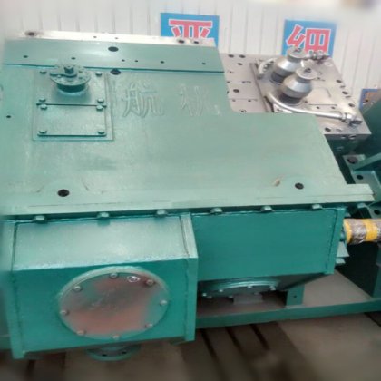 航机TMT钢筋卷轧机由齿轮箱组成