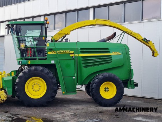 John Deere 7700