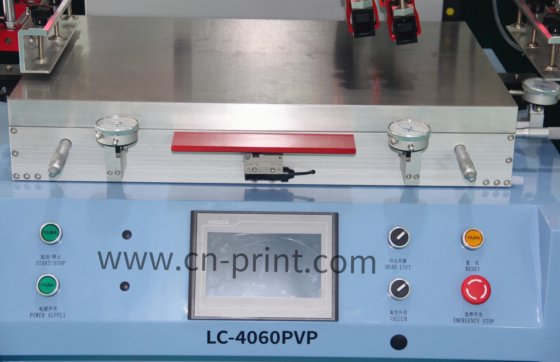 真空のワーク テーブルが付いている平らなプロダクトのためのスクリーンの印字機