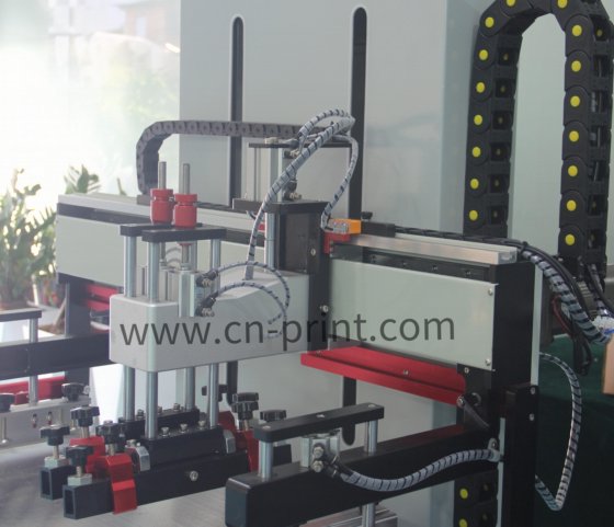 真空のワーク テーブルが付いている平らなプロダクトのためのスクリーンの印字機