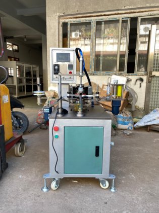 不規則な形状のボトルキャップコンテナエッジプロファイリングホットスタンピングマシン