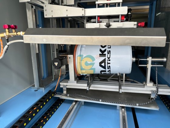 单色圆柱形桶塑料桶容器UV丝网印刷机