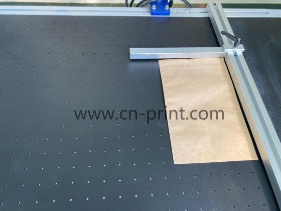 プラスチック袋の真空テーブルが付いている平らな自動スクリーンの印字機