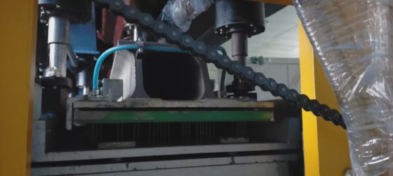 Machine à aiguilles à grande