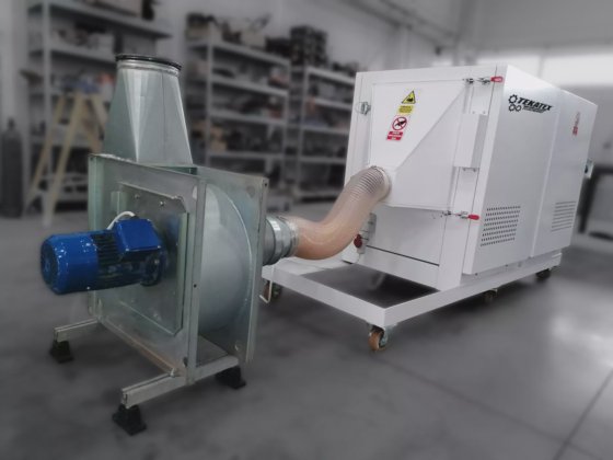 Polyurethane - foam cutting machine