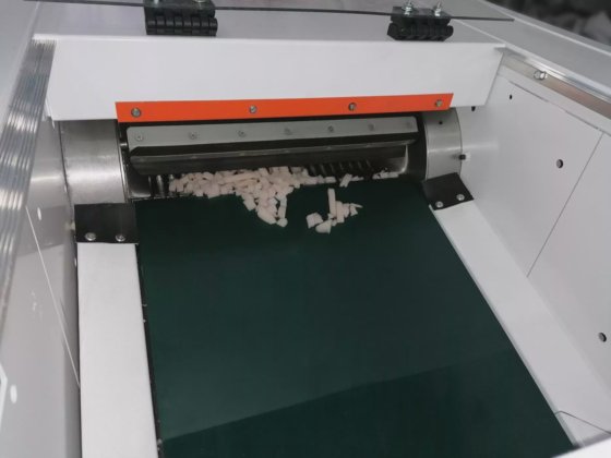 Polyurethane - foam cutting machine