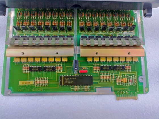 MODICON B824-100 A OUTPUT MODULE-4