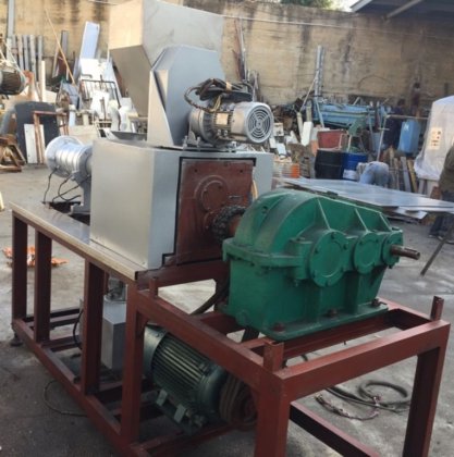 Extrudeuse à double vis pour