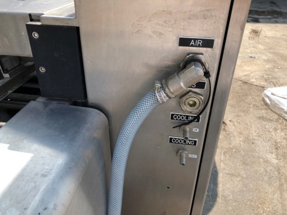 Machine à sceller les barquettes