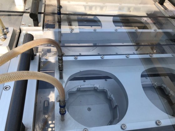 Machine à sceller les barquettes