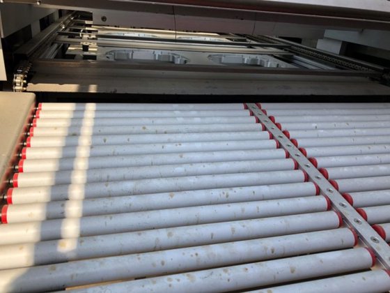 Machine à sceller les barquettes