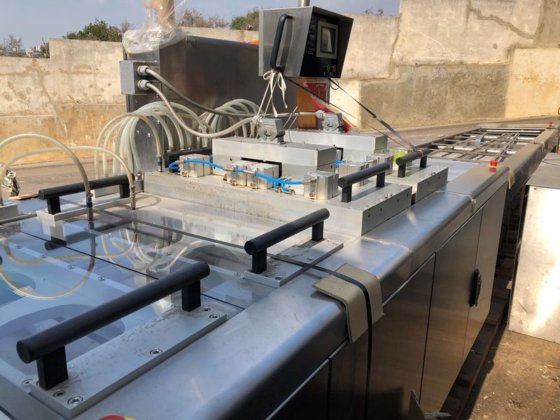 Machine à sceller les barquettes