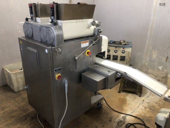 Machine à incruster Rheon KN550