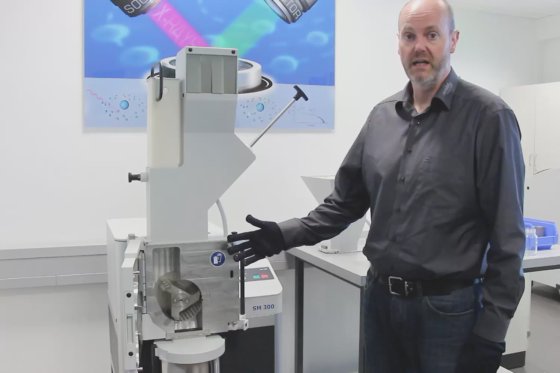 カッティングミル SM 300 タフな試料から熱に敏感な試料まで幅広く対応