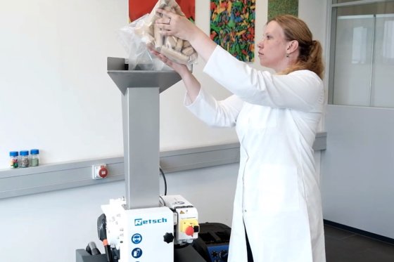 锤式破碎机 HM 200 坚固的设计满足高要求的最终细度