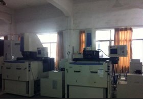 供应工厂转让三菱EA8镜面火花机2台