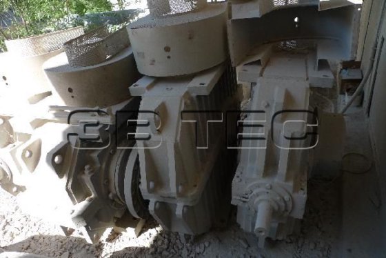 KLÖCKNER-BECORIT SW 1650反击式辊式破碎机