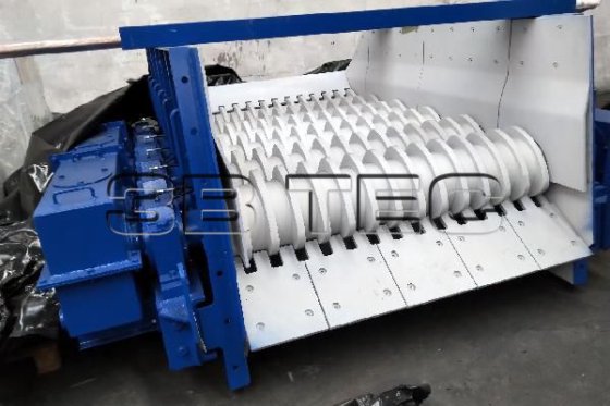 ティッセンクルップ社製ローラーグレードスクリーニングプラント