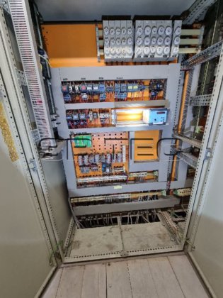 SIEMENS スイッチギア キャビネット 機械