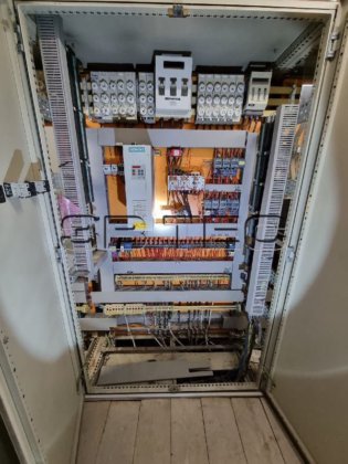 SIEMENS スイッチギア キャビネット 機械