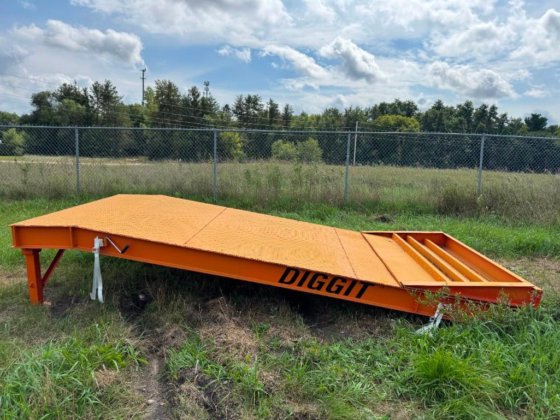 Diggit 10 Ton Loading Ramp, Adjustable Legs, Flip Up Ramp With Fork ...