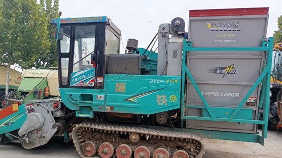 废铁联合玉米收割机