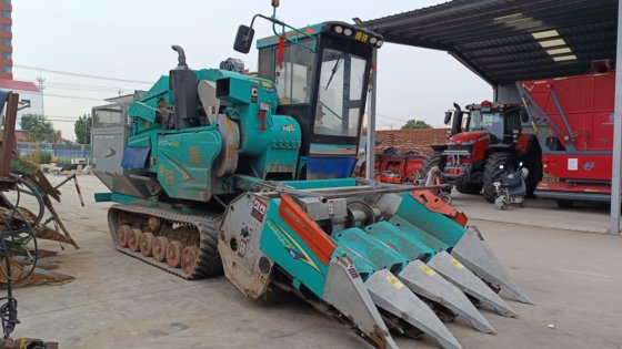 废铁联合玉米收割机