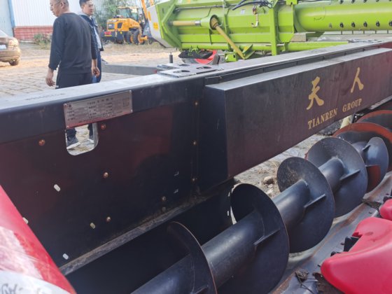 2023年克拉斯370小麦收割机，联合收割机