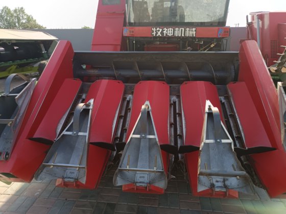 2023年新疆牧神4YZB-4E茎穗兼收双收机青贮机青储机