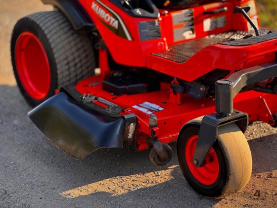 クボタZD1221ゼロターン芝生機器