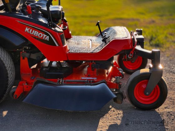 クボタZD1221ゼロターン芝生機器