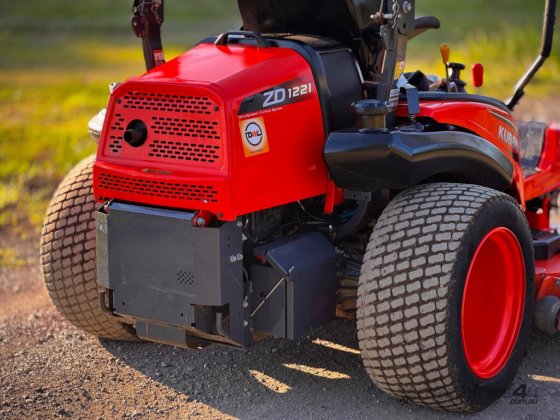 クボタZD1221ゼロターン芝生機器