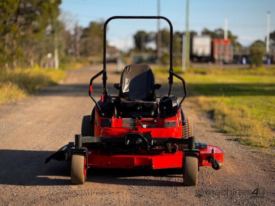 クボタZD1221ゼロターン芝生機器