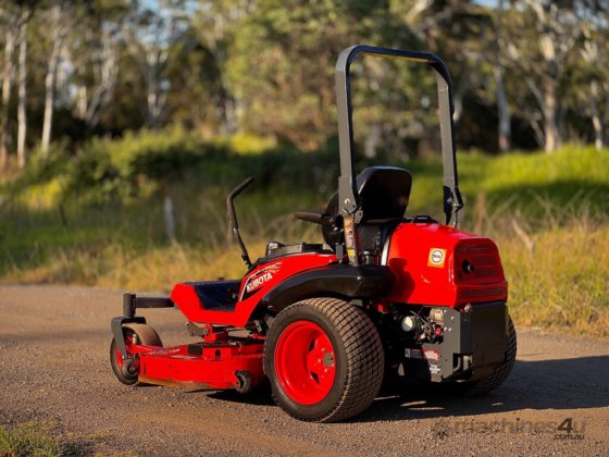 クボタZD1221ゼロターン芝生機器