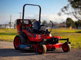 クボタZD1221ゼロターン芝生機器