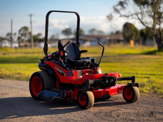 クボタZD1221ゼロターン芝生機器