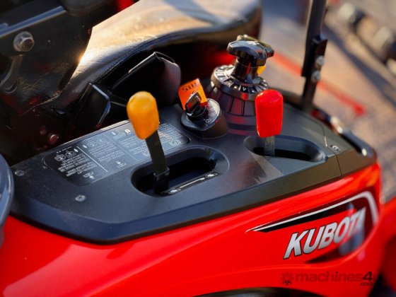 クボタZD1221ゼロターン芝生機器