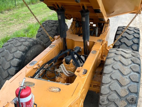 CASE 340 多関節オフハイウェイトラック