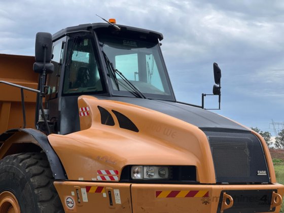 CASE 340 多関節オフハイウェイトラック